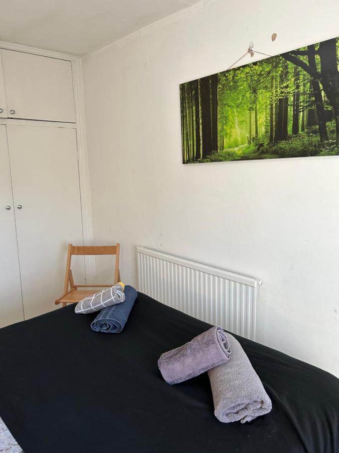 Redecorated Double With Shared Bathroom -rm3 Pensión